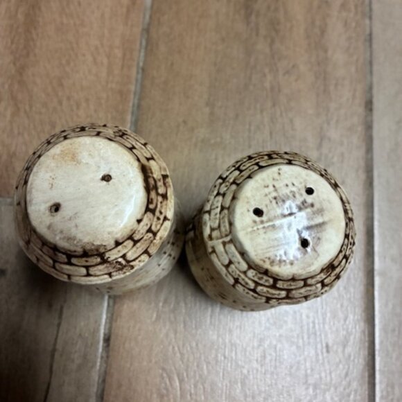 Vintage Salt and Pepper Shakers Covered bridge and Water mill - Picture 3 of 4